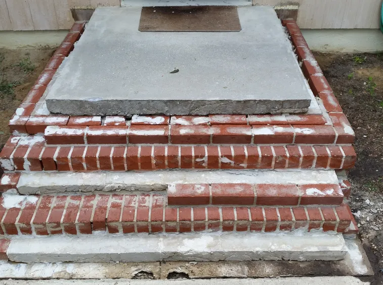 Lunga scala in cemento