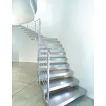 Design di una scala d'acciaio