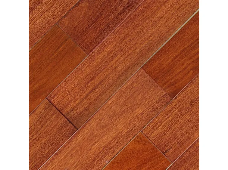 Parquet doussié di tonalità scura