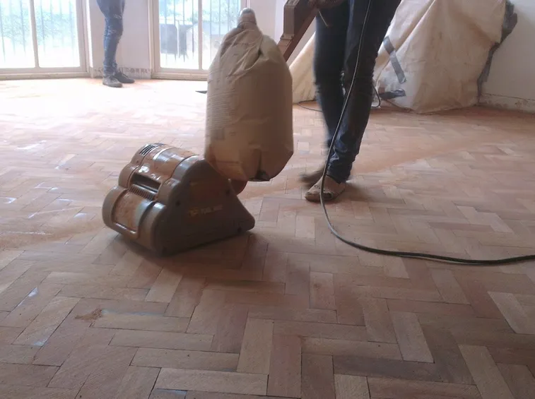 levigare il parquet 