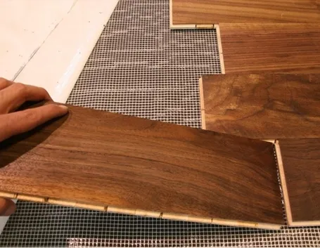 Posa del parquet flottante