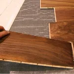 Posa del parquet flottante