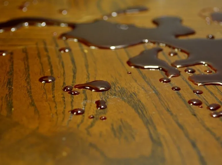 Dettaglio protezione parquet dalle macchie