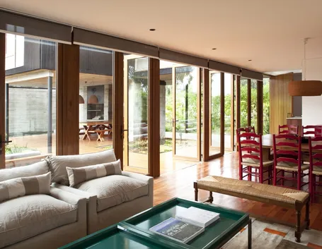 Finestra moderna in legno