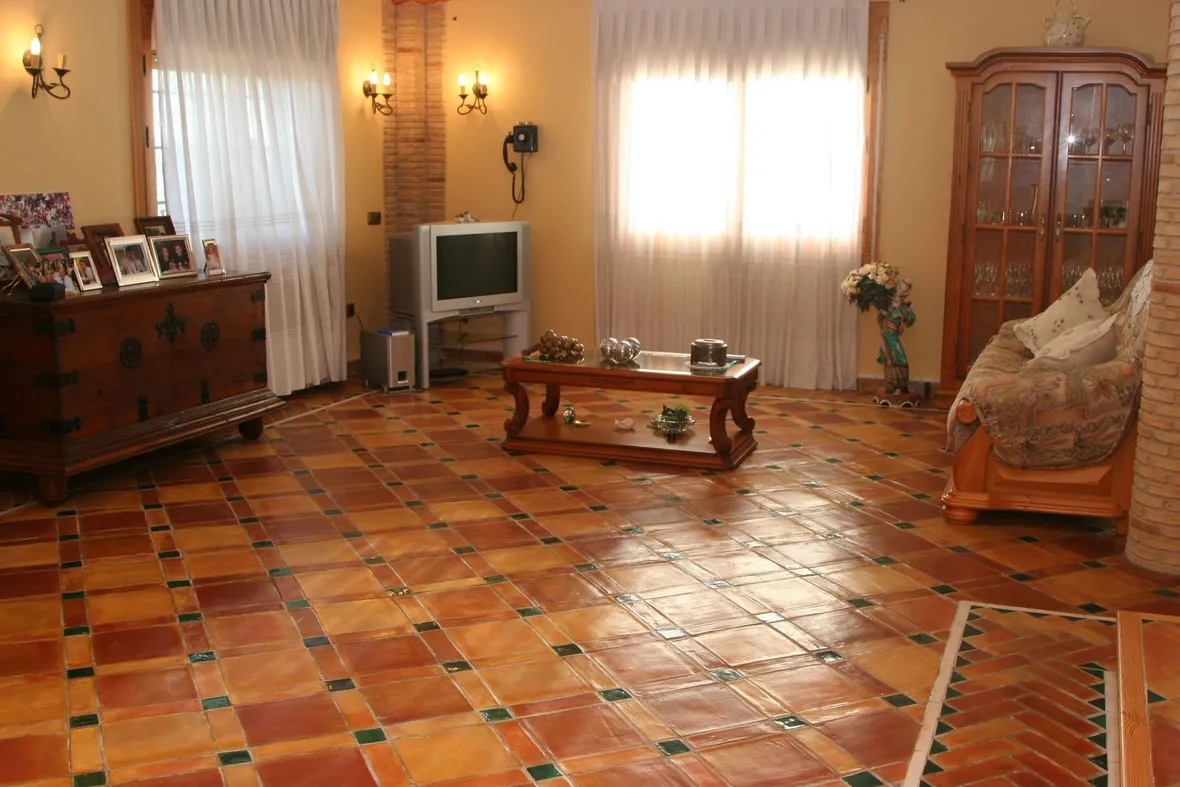 piastrelle in ceramica sul pavimento