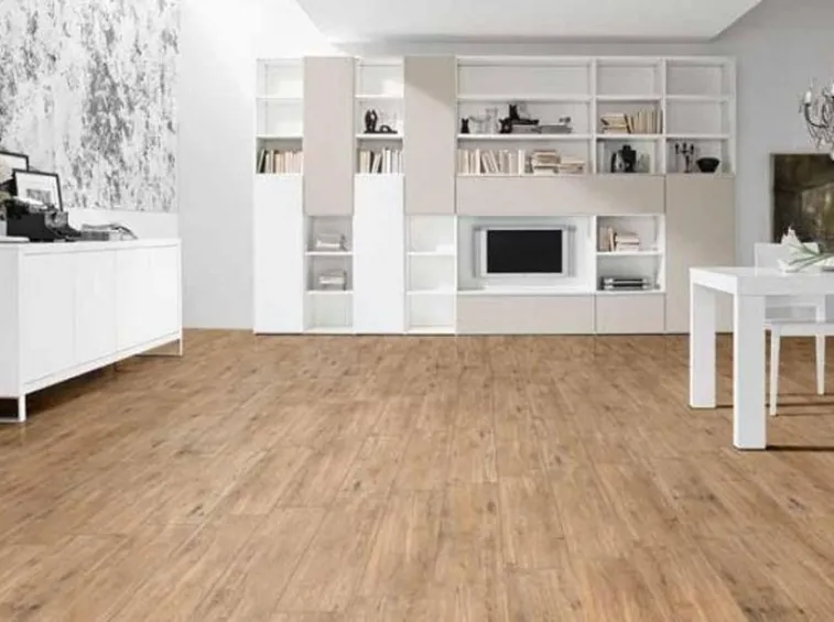 Piastrelle in gres porcellanato ad effetto legno