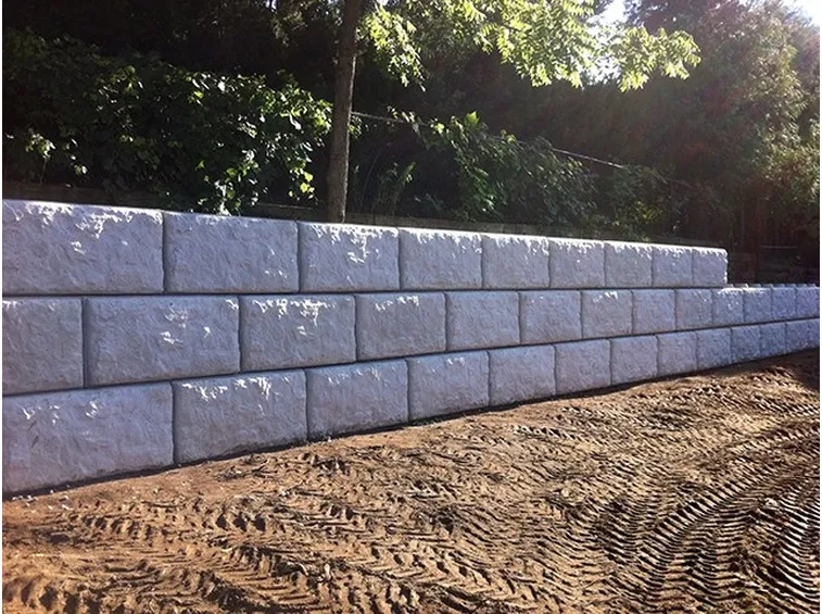 Muro di cinta in pietra