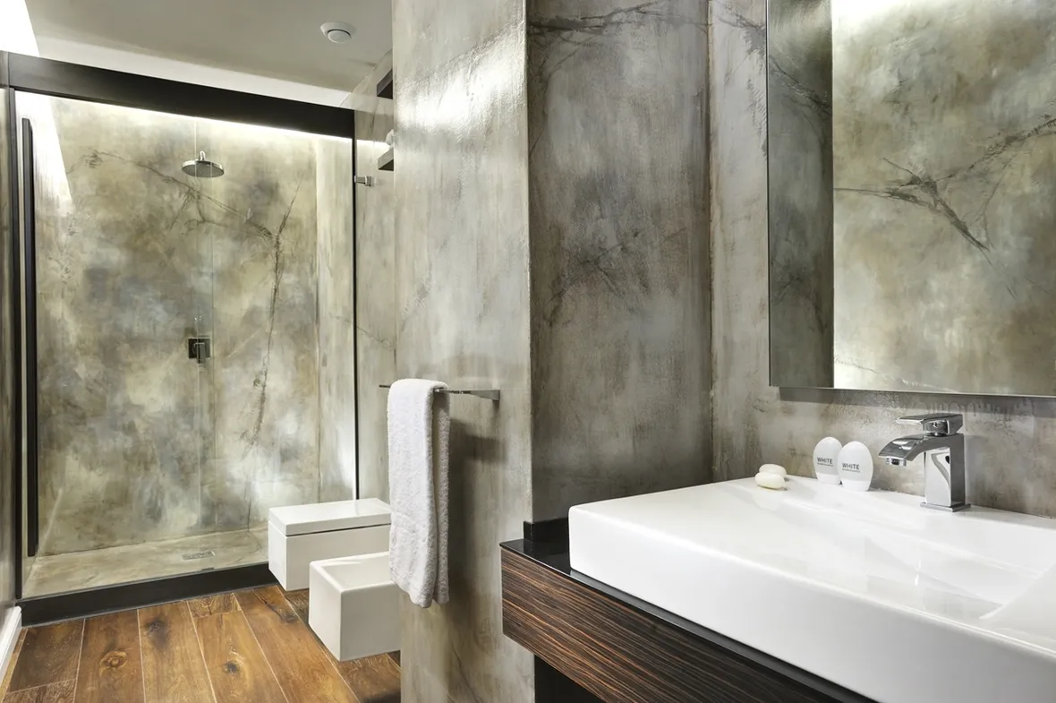 bagno rivestito in microcemento