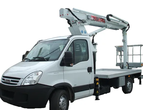 Piattaforma aerea autocarrata