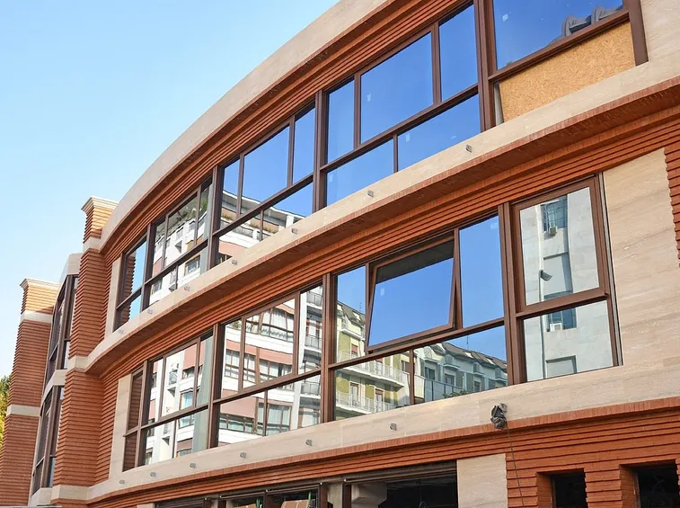 edificio con mattoni a vista