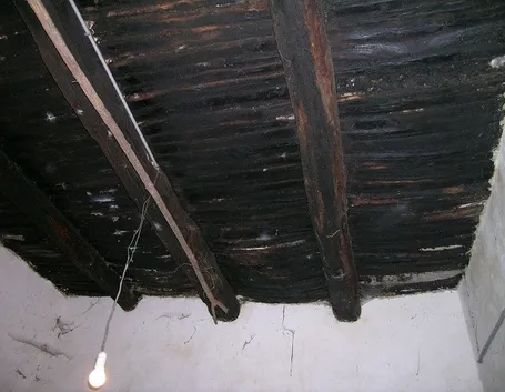 Antico solaio con panconcelli