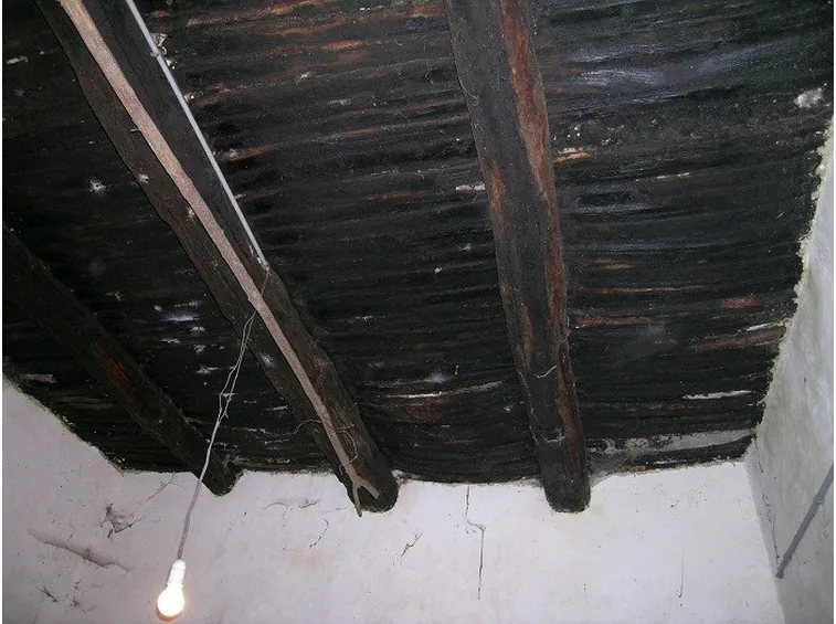 Antico solaio con panconcelli