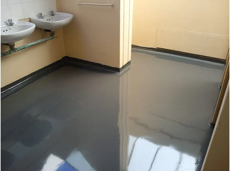 Quando applicata in un bagno, la resina garantisce igene e facile pulizia