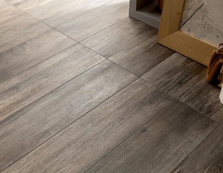 Rivestimento da bagno effetto legno