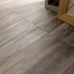 Rivestimento da bagno effetto legno