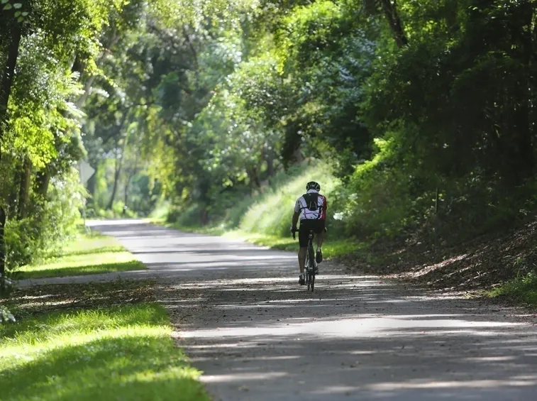 Una pista ciclabile in calcestre