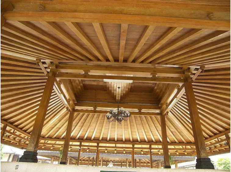 Tetto in legno lamellare a forma piramidale