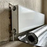 Come lavorano i pannelli riflettenti e perché il muro dietro al radiatore disperde
