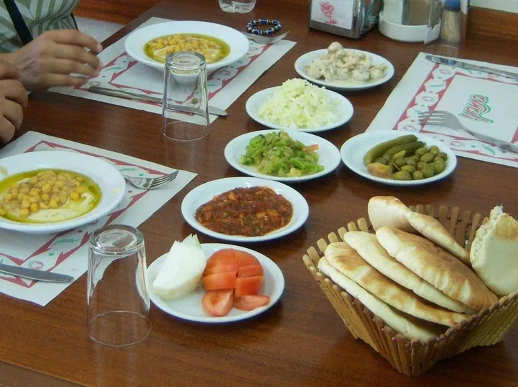 Una cucina multicolor e simpatica