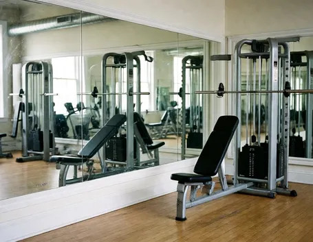 parete a specchio palestra