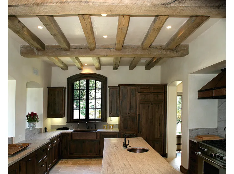 Arco realizzato in legno lamellare