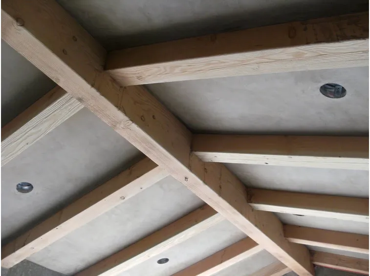 Travi in legno salotto