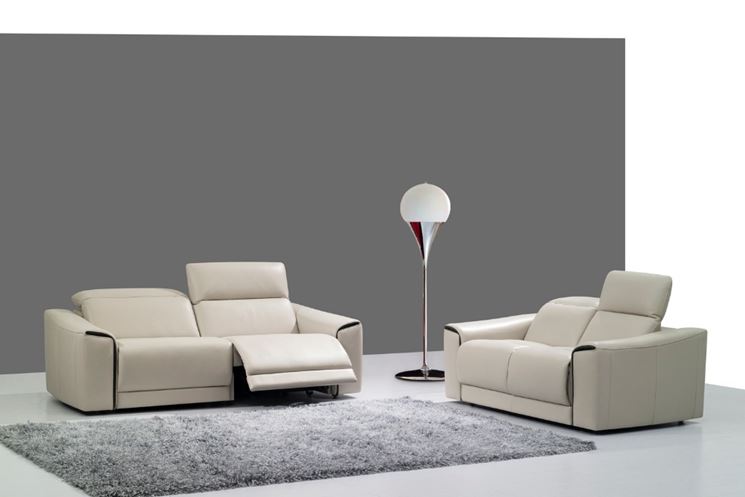 Divani piccoli spazi quali scegliere il divano divani for Divani piccoli spazi