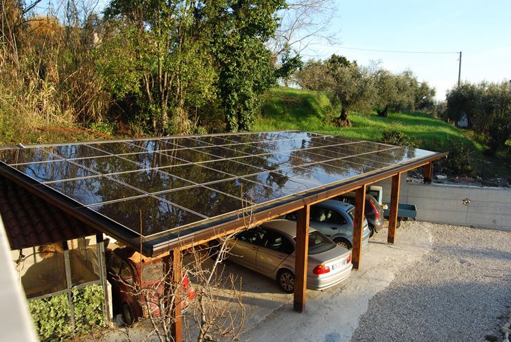 Pensilina fotovoltaica con parcheggio per auto