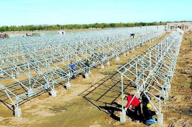 Esempio di installazione di una schiera di pannelli fotovoltaici