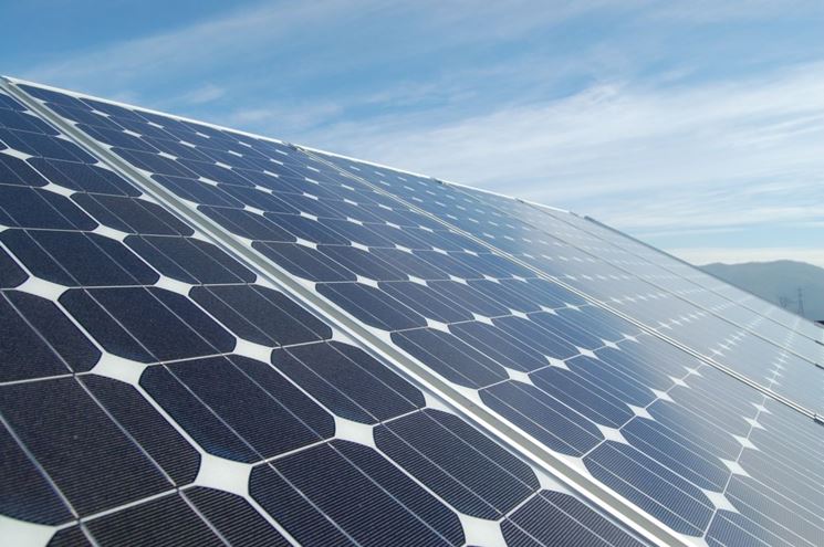 Pannelli fotovoltaici disposti in moduli