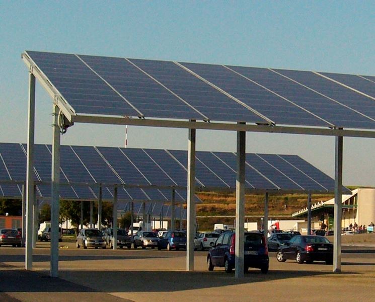 Esempio di pannello fotovoltaico integrato in tettoie per posteggio auto.