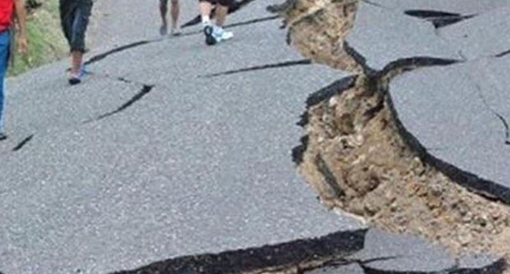 Strada dopo un terremoto