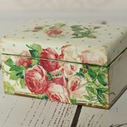 Scatola rifinita con decoupage