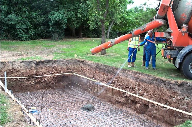Realizzare un piscina fai da te arredamento per giardino ... Costruire una piscina interrata