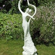 Statua per giardino in stile contemporaneo