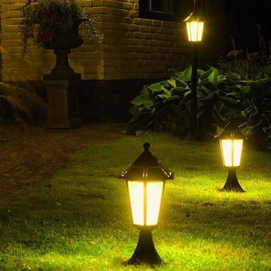 Realizzare lilluminazione per esterni illuminazione da giardino ... Illuminazione esterna per giardini