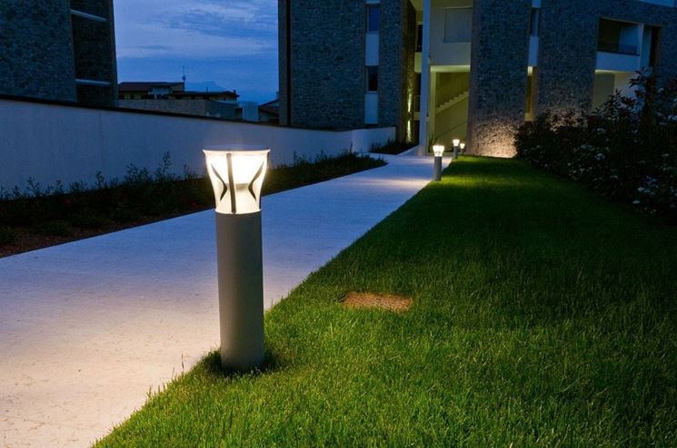 Progettare lilluminazione da giardino illuminare illuminazione ... Illuminare giardino senza corrente
