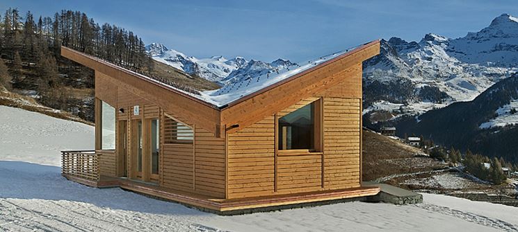 abitazione in legno in montagna