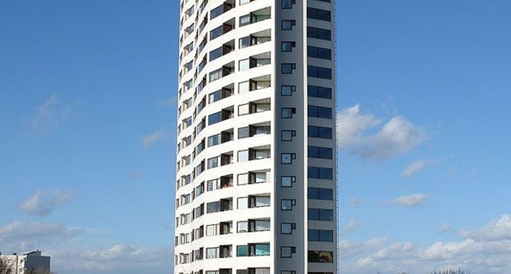 Casa a torre con molti piani