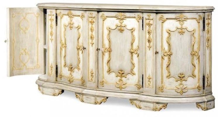 Una credenza in stile Rococ