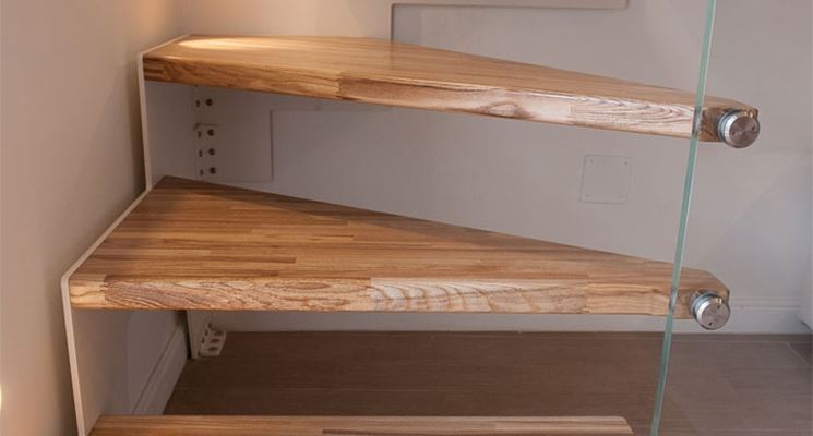 scale in legno e metallo