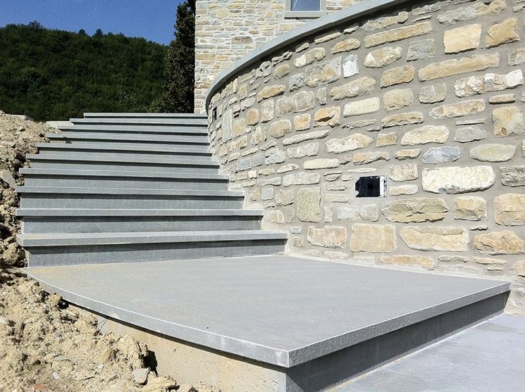 Materiali per gradini in pietra scale e ascensori tipologie e ... Gradini in ferro per scale esterne