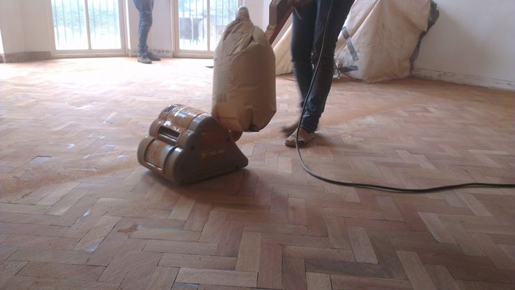 levigare il parquet 