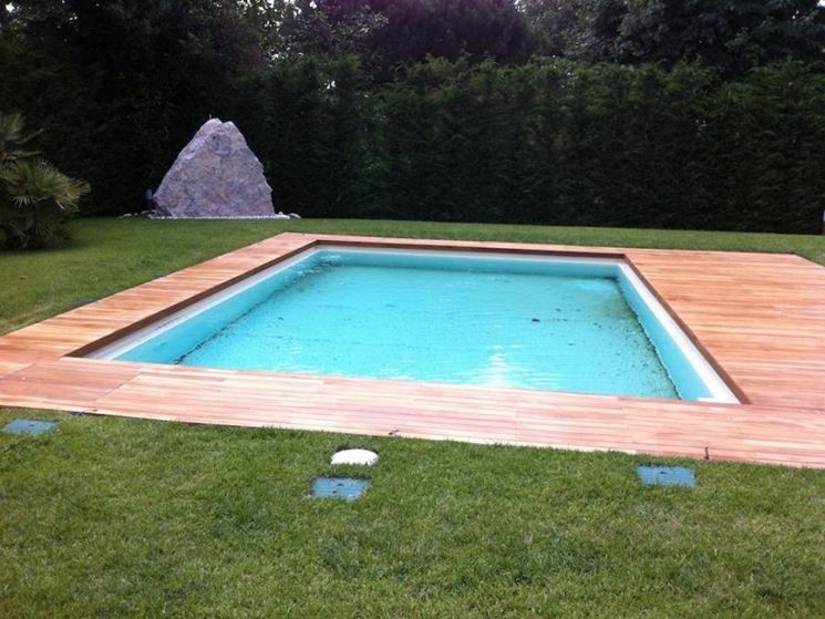 parquet bordo piscina