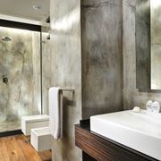 bagno rivestito in microcemento