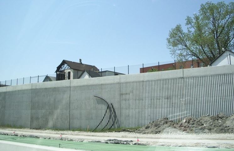 Muro di recinzione a faccia vista