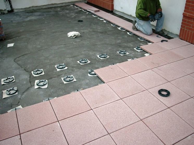 Pavimento per esterno moderno: pavimenti da esterno piani di ... Pavimento galleggiante da esterno