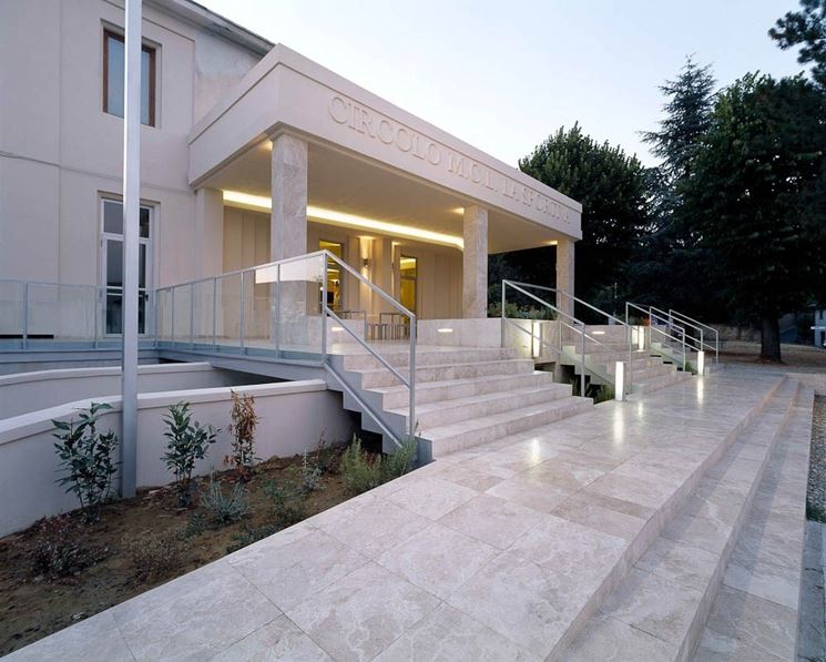 Rivestimenti in pietra per esterni pavimento da esterni ... Materiali per rivestimenti esterni