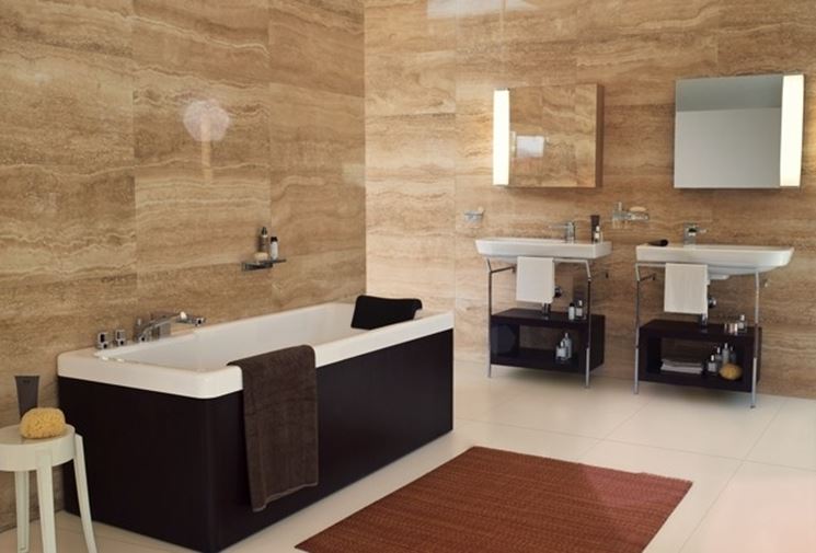 Bagno rivestito in gres porcellanato